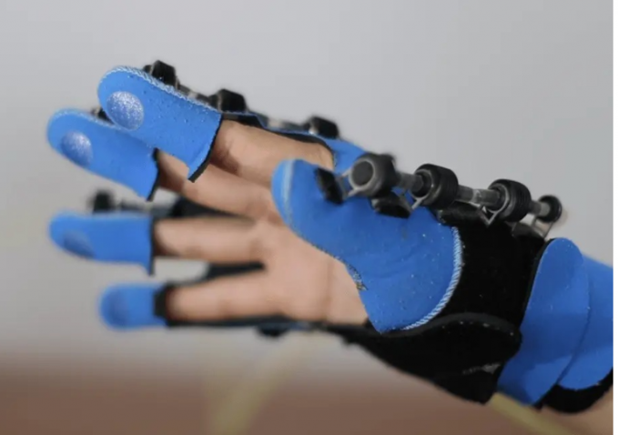 暖芯迦神经刺激芯片元神 ENS001 在手指功能康复仪上的运用