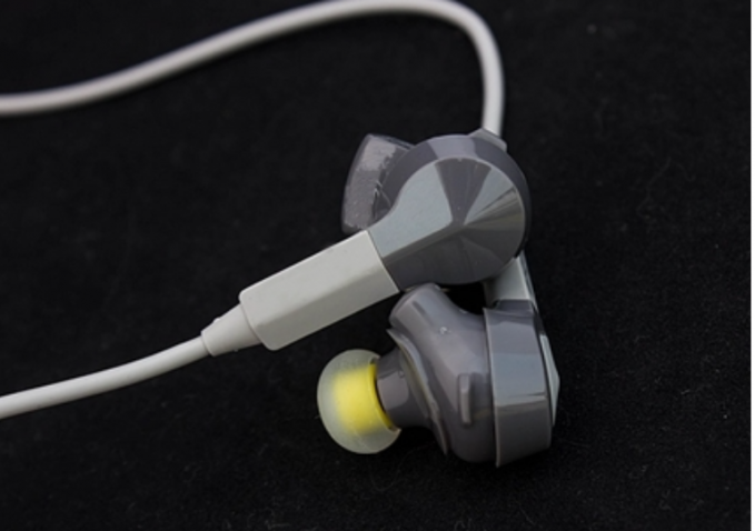 暖芯迦生物分子信号处理芯片九感EPC001在红外线耳部心率感应器上的运用