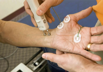 从 TENS 技术到暖芯迦 NS4 芯片：重新定义疼痛管理的未来